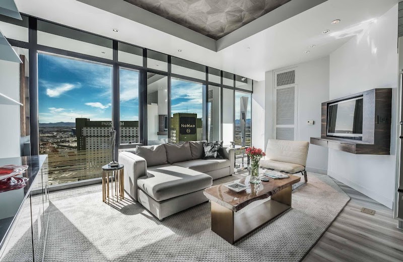 Julia Grambo | MORE Realty